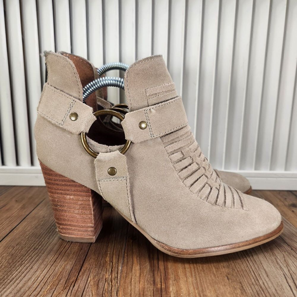Seychelles Impossible Womens Sz 7 Beige Suede Harness Ankle Booties Heeled Boots